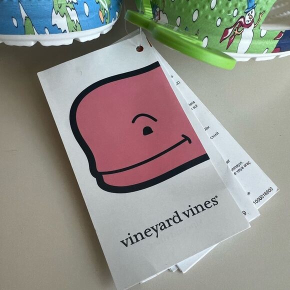 NWT Holiday Vineyard Vines Crocs Classic Clogs J4/ Women’s 6 Patchwork w/ Jibitz - Picture 9 of 9